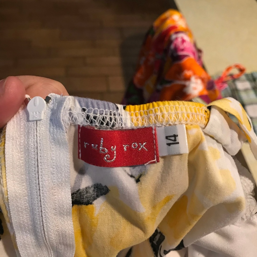 Cute & fun! Size 14 - Picture 3 of 3